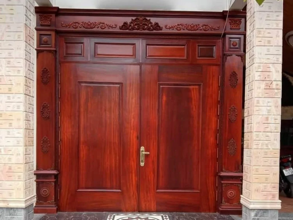 Cửa đi gỗ tự nhiên